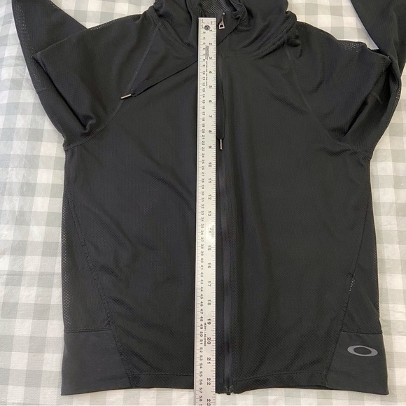 OAKLEY black hoodie zip up athletics shirt in small mesh net material sports - Picture 11 of 14